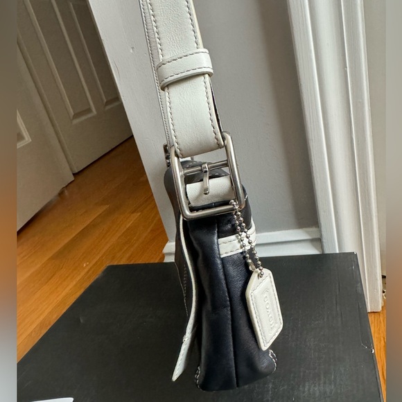 Coach Blue and White Leather Handbag with Coinpurse - Picture 4 of 16